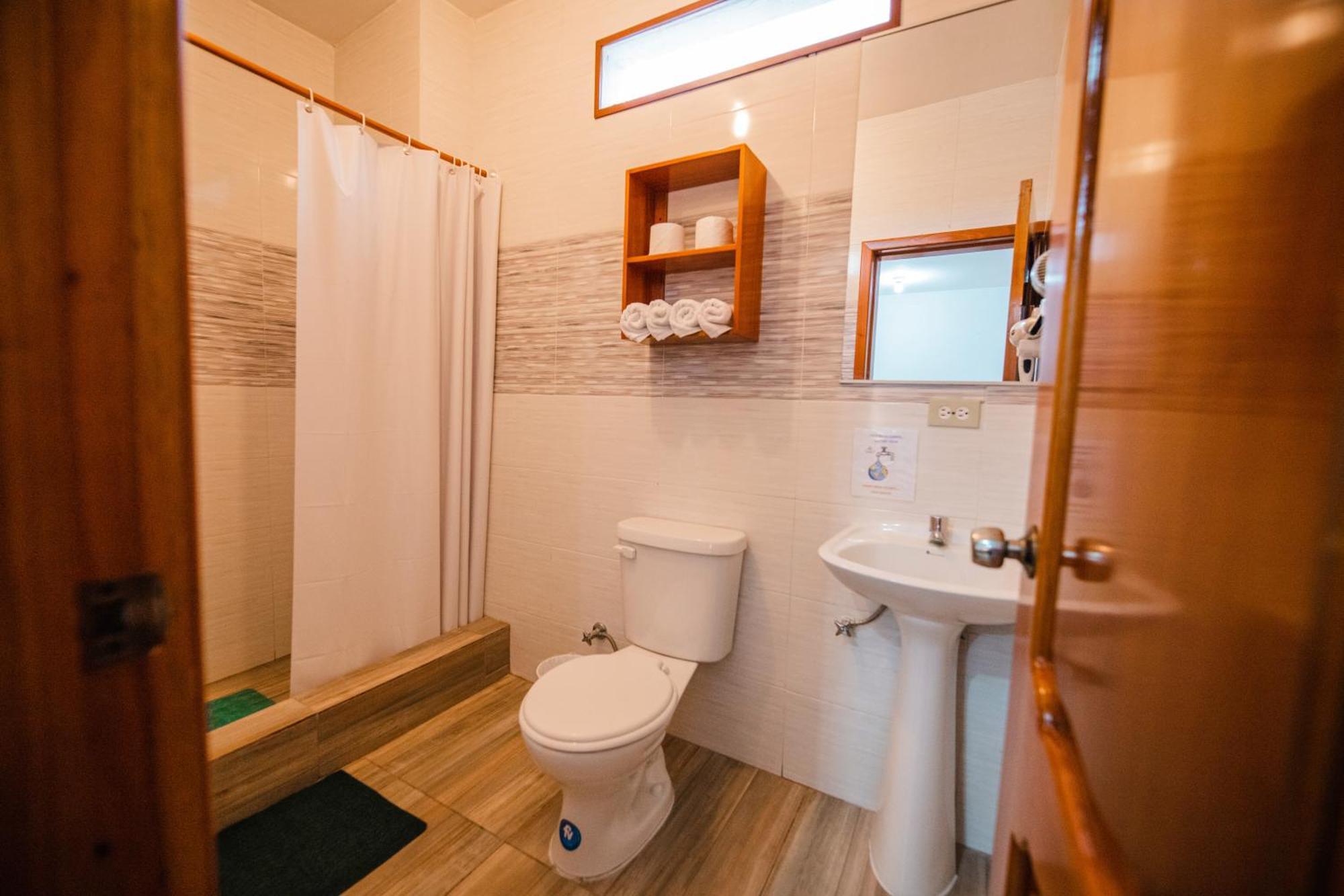 Suites En El Centro Puerto Ayora  Exteriör bild